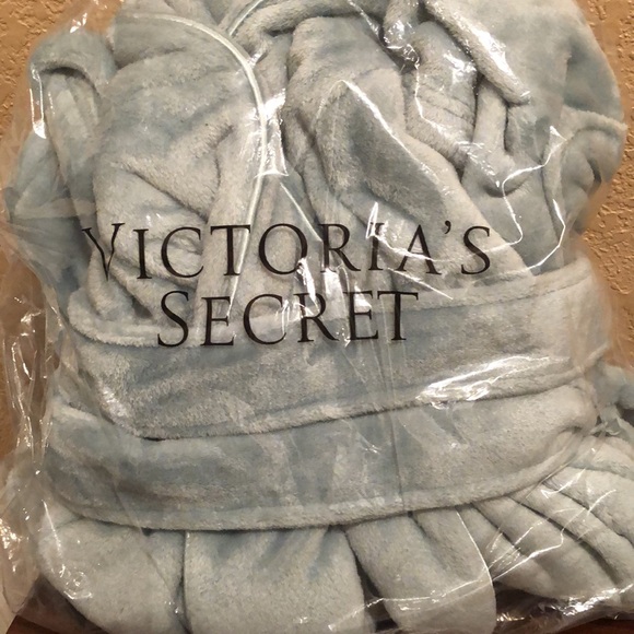 NWT Victoria’s Secret Cozy Short Plush Robe. HTF Color Sage Green. M/L. Soft. - Picture 8 of 12